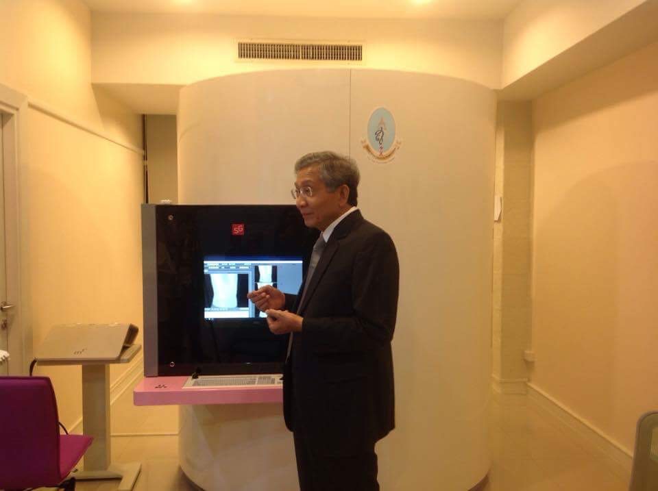 Dr. Krit explaining to the Thai media about DBIS